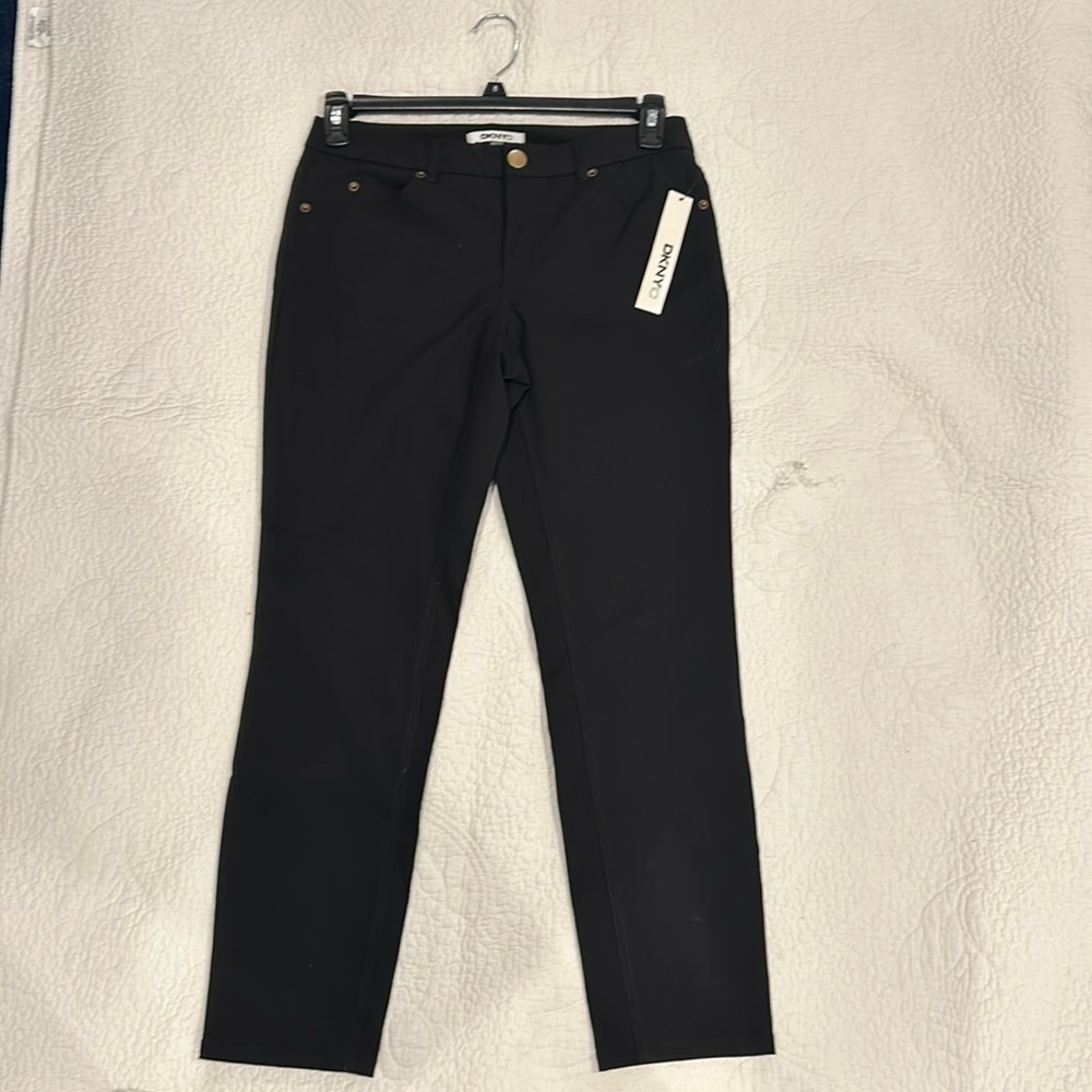 NWT. DKNYC ladies black jeans mid rise